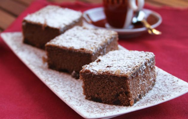 BROWNIES_DI_CIOCCOLATO_MANDORLE_E_UVETTA_4web